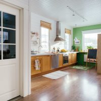 Porte d'entrée d'une maison privée de style scandinave