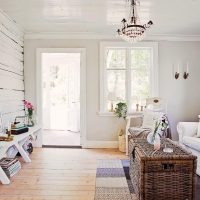 Salon blanc avec porte jardin