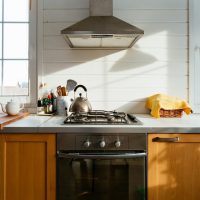 Portes en bois d'un ensemble de cuisine