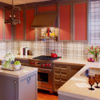 Couleur rouge à l'intérieur de la cuisine