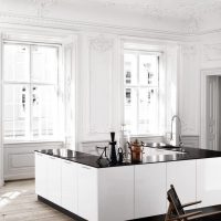 Grande cuisine insulaire en blanc