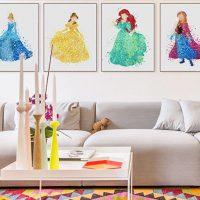 Photos avec des fées sur le mur d'une pépinière
