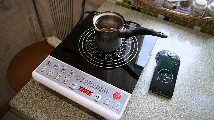 Batterie de cuisine pour cuisinière à induction.