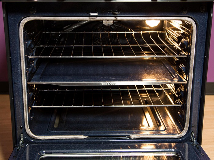 Four dans une cuisinière à gaz.