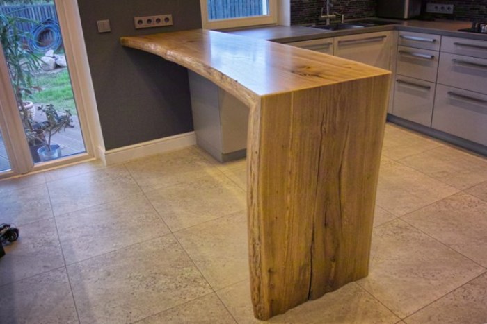 Comptoir de bar en bois.