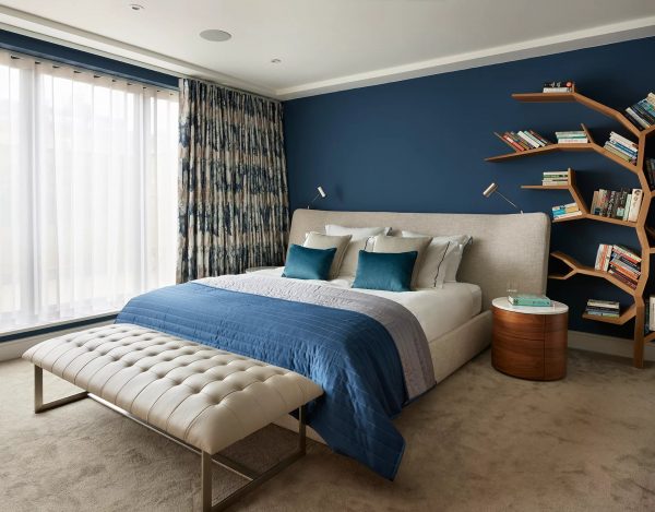 Chambre élégante dans les tons bleus
