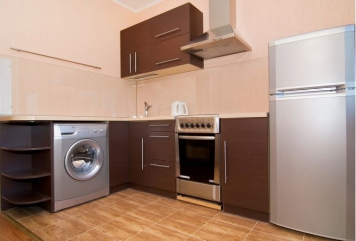 Cocina con electrodomésticos.