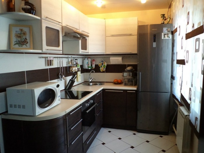 Alumbrando una pequeña cocina.