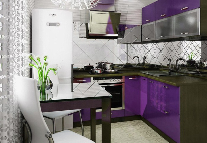 La pequeña cocina es moderna.
