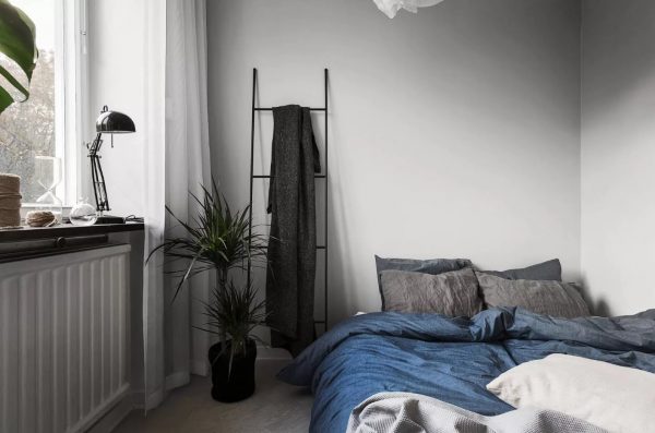 La retenue froide du style nordique scandinave convient à la pièce, qui doit être légèrement refroidie.