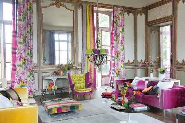 Les rideaux à la mode rendront n'importe quel intérieur moderne et complèteront même le design le plus simple.